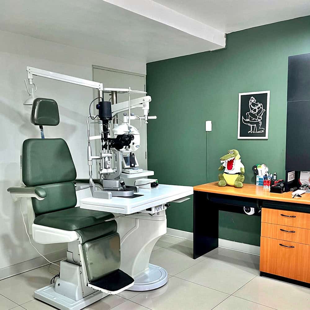 Amplio y moderno consultorio oftamologico