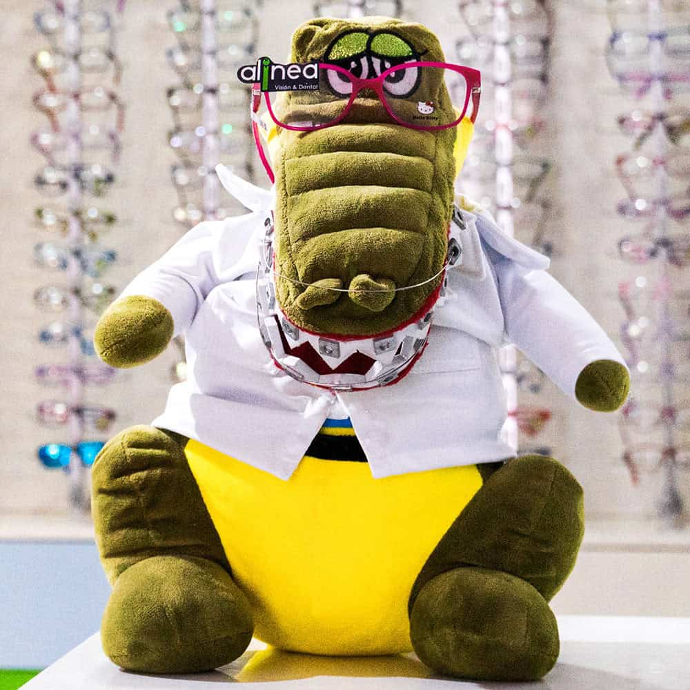 Doctor Ali es un simpático cocodrilo que acompaña a los niños en cada cita
