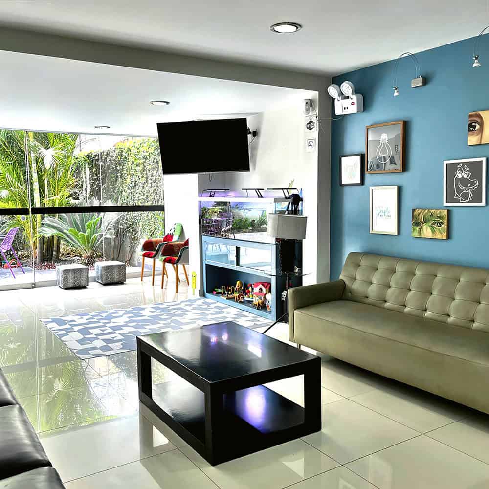 Salas de espera amplias y acogedoras