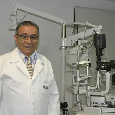 Juan Enrique Cuadros oftalmologo fundador de Alinea 2