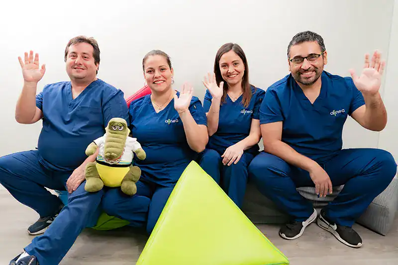 Clinica Alinea foto grupal de especialidades 2
